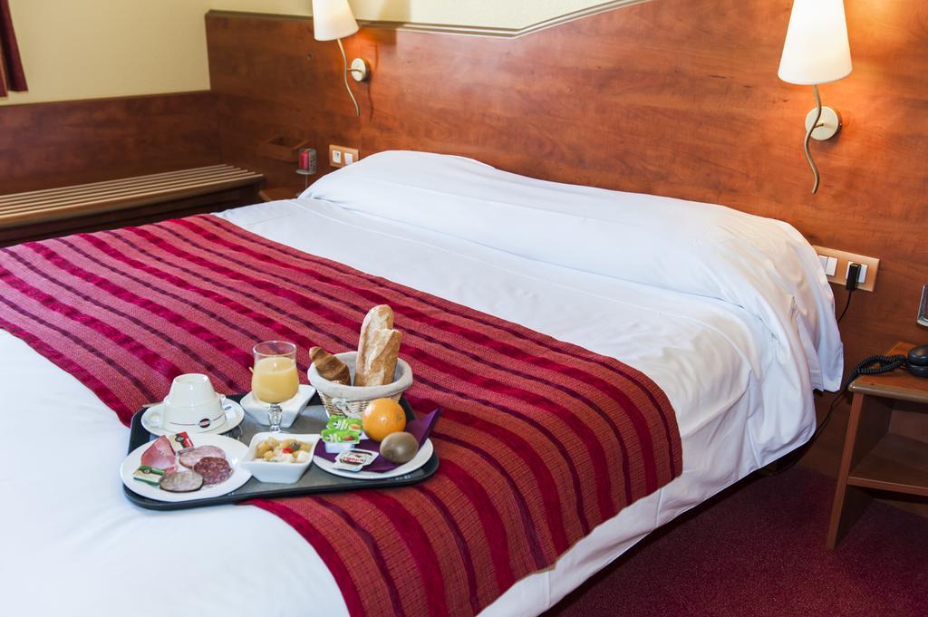 Armony Hotel Bourg-Achard Ngoại thất bức ảnh