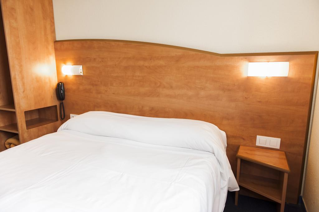 Armony Hotel Bourg-Achard Ngoại thất bức ảnh