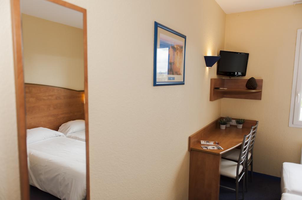 Armony Hotel Bourg-Achard Ngoại thất bức ảnh