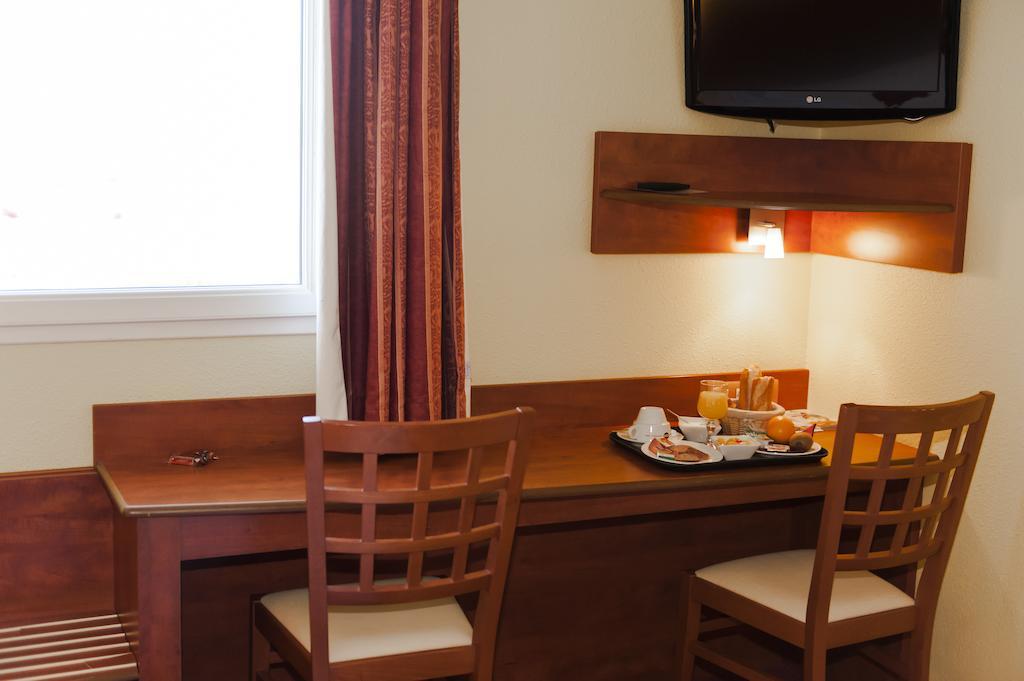 Armony Hotel Bourg-Achard Ngoại thất bức ảnh